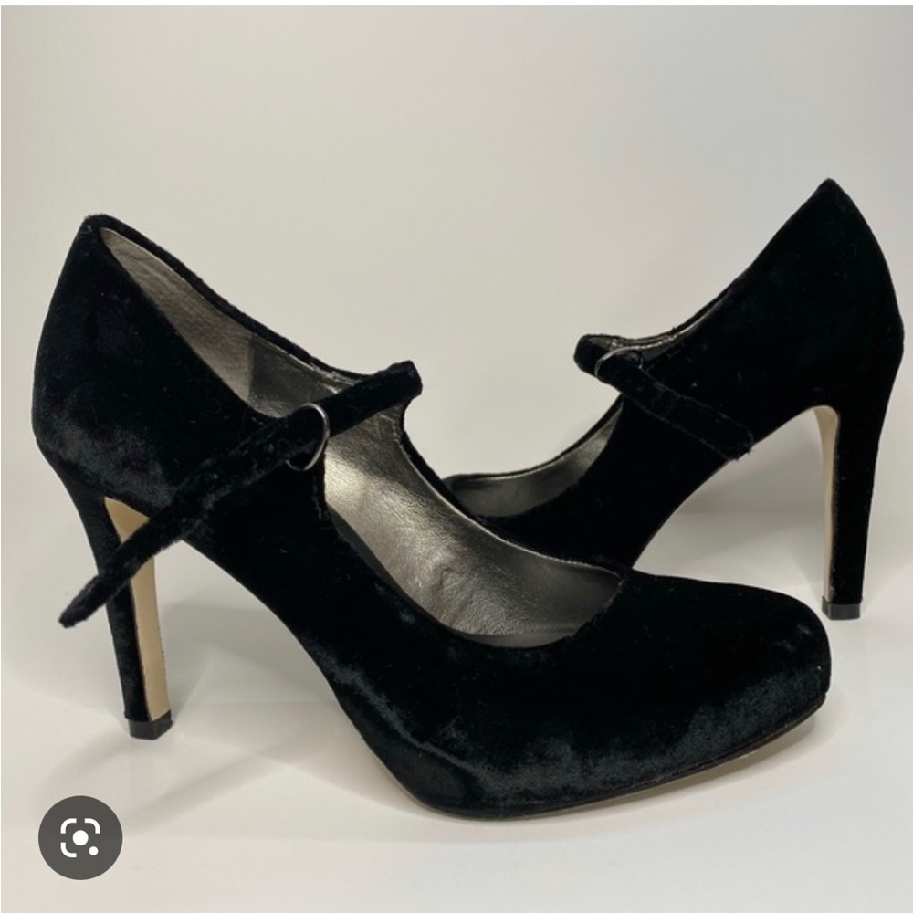 Banana Republic  Natasha  black velvet pumps 8